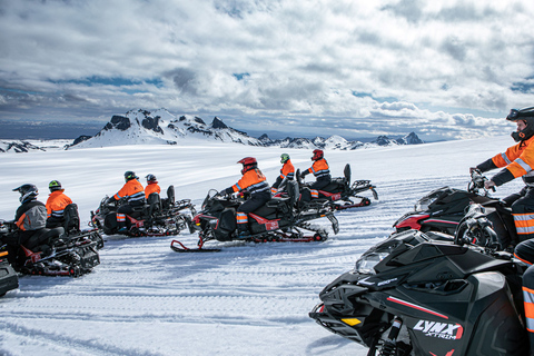 Reykjavík: Langjökull Glacier Snowmobile Tour z jaskinią lodowąReykjavík: Wycieczka skuterem śnieżnym po lodowcu Langjökull z jaskinią lodową