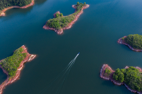 Hangzhou: Qiandao Lake Private Tour with Cruise