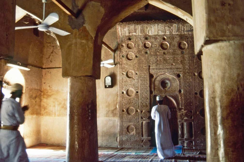 From Muscat: Private Samail, Nizwa & Birkat Al Mouz Tour