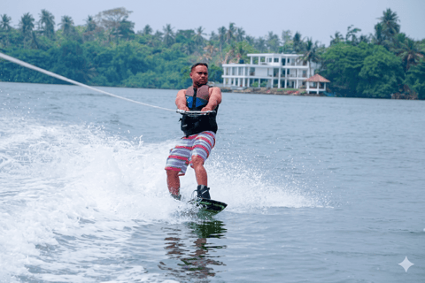 Bentota: Water Skiing and Wakeboarding with Instructor 30-Minute Beginner Lesson (Learner)