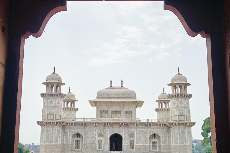 Agra: Sunrise Taj Mahal Tour with Skip-The-Line Entry Ticket Agra: Taj Mahal Express Entry Tour with Car, Tickets & Guide