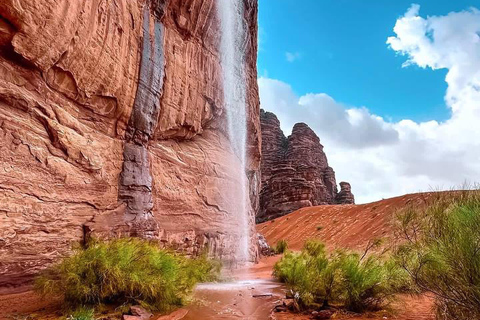 Wadi Rum: 2-Day Southern Desert Tour, Camel & Stargazing