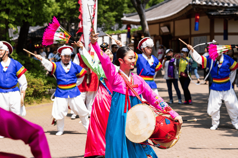 Seúl: Hwadamsup, luge y aldea folclórica coreana. Excursión de un día.Excursión en grupo, encuentro en Hongdae (Hongik Uni)