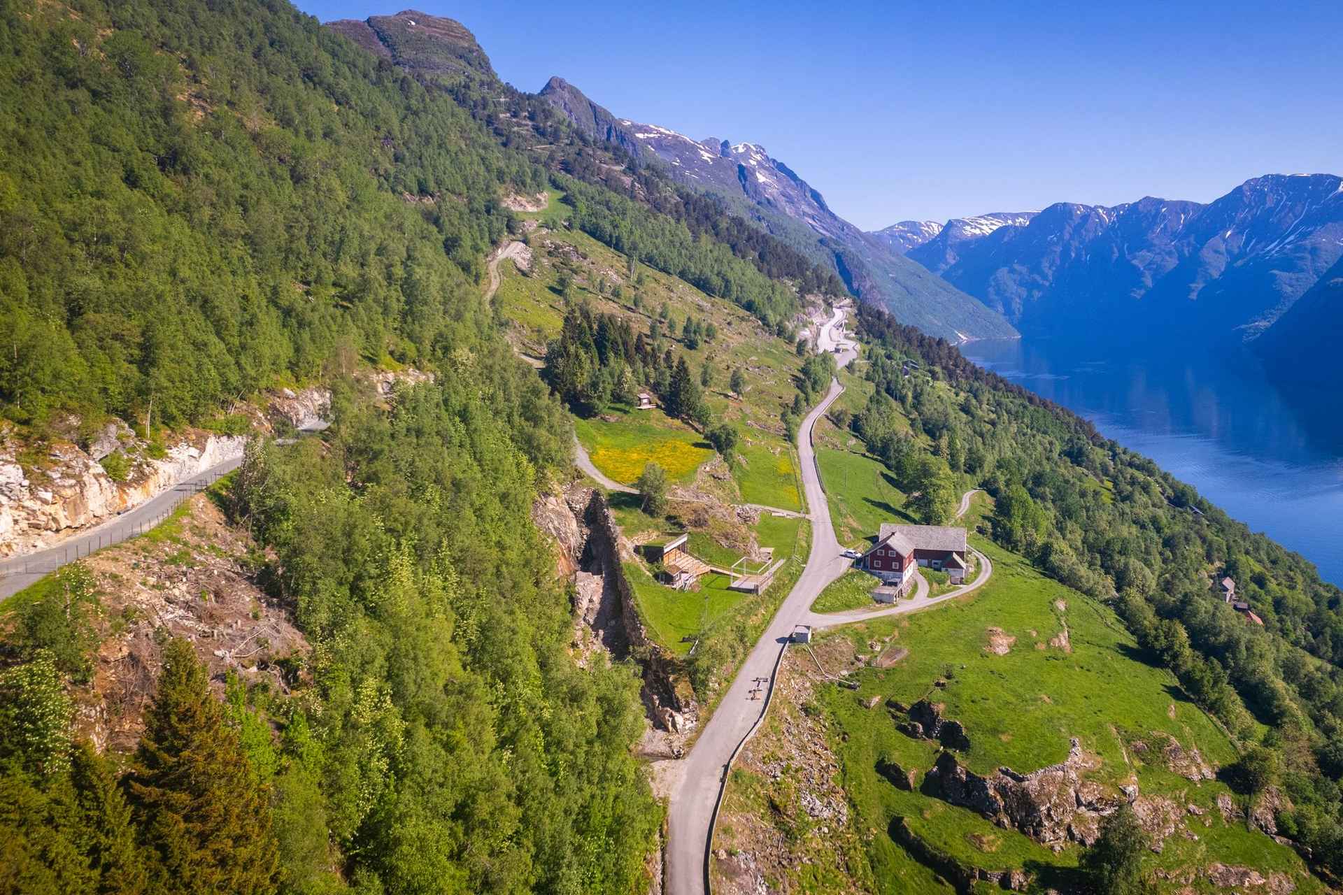 Ljøen, Hellesylt:探索Ljøen农场之旅 | Guide to Europe