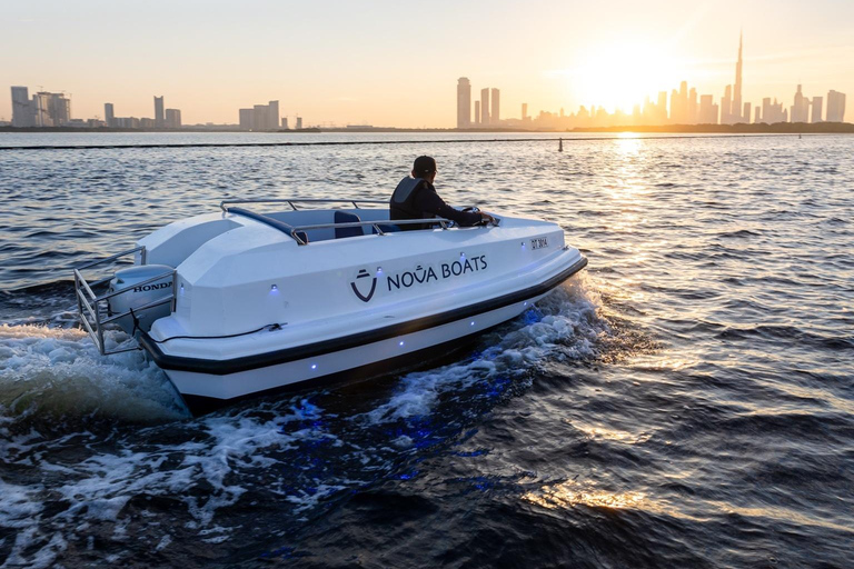 Dubai: Self-Drive Boat Tour in Creek Harbour - 5 Pax Dubai: Self-Drive Boat Experience in Creek Harbour - 5 Pax