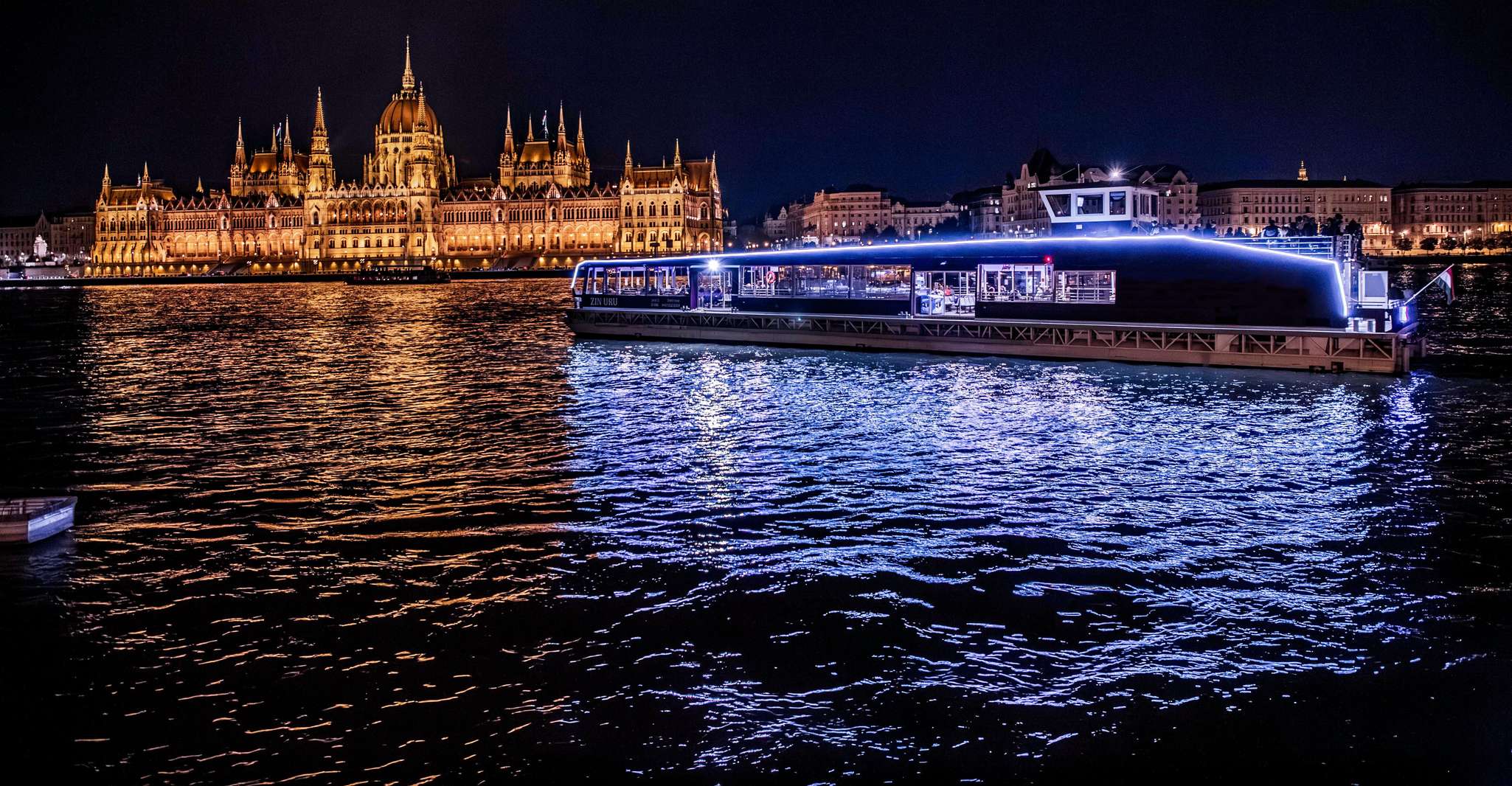 Budapest: Nighttime or Daytime City Sightseeing Cruise photo 1