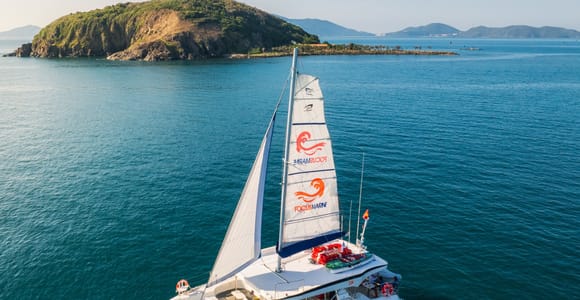 Phu Quoc: Sunrise Yacht Cruise with BBQ Lunch & Snorkeling