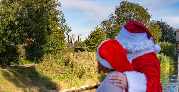 York: Festive River Cruise With Mulled Wine & Mince Pie