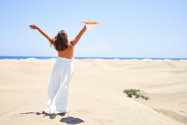 Gran Canaria: Private Playa del Inglés Holiday Photoshoot Standard: 20 photos | 30 mins