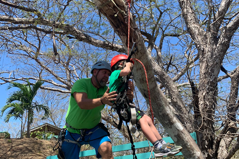 Tamarindo: Ziplining w kostarykańskiej dżungliZiplining w kostarykańskiej dżungli