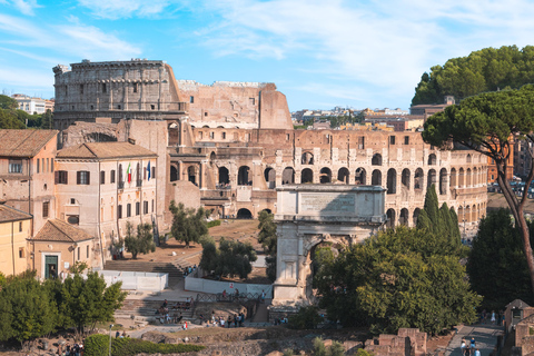 Rom: Colosseum Colosseum, Palatinkullen, Forum Romanum UpplevelseColosseum med standardtillträde och audioguide