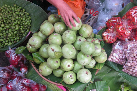 Costa rica's Tropical fruit Guided Tasting in San JoseTropical fruit Guided Tasting + 1h Market stroll