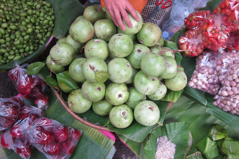 Costa rica's Tropical fruit Guided Tasting in San JoseTropical fruit Guided Tasting + 1h Market stroll