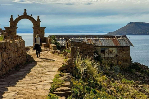 Depuis Cusco : Lake Titicaca 1-Day Sleeper Bus Tour + Lunch