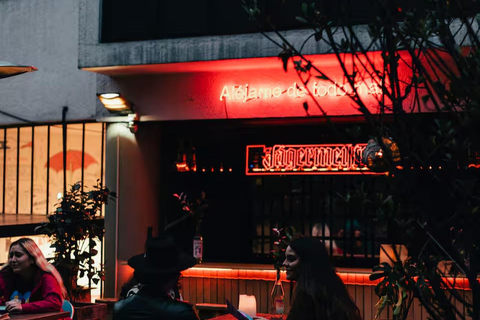 Bogotá: tour serale di Chapinero con cocktailBogotá: tour serale a Chapinero con cocktail