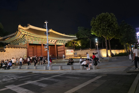 Seoul: Deoksugung Palace Night Tour with Guide