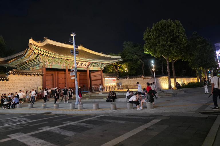 Seoul: Deoksugung Palace Night Tour with Guide