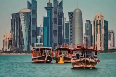 Skyline di Doha: Crociera tradizionale in dhow con prelievo e consegna