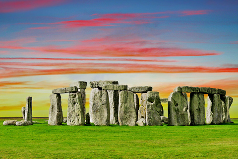 From London: Windsor Castle, Stonehenge, and Bath Day Trip Tour with entry to Windsor Castle, Stonehenge & Roman Baths