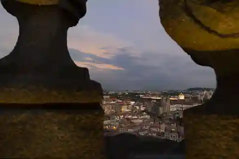 Porto: Ingresso para a Torre dos Clérigos à noite