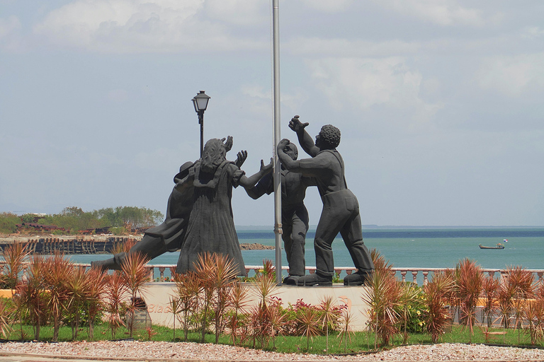 Panama City: tour a piedi in piccolo gruppo della strada rialzata di AmadorPanama City: tour a piedi per piccoli gruppi sulla strada rialzata di Amador