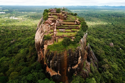 From Colombo: 2-Day Cultural Triangle Tour with Sigiriya