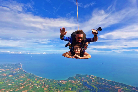 Pattaya: Dropzone Tandem Skydive with Return TransferEconomy package//Skydiving