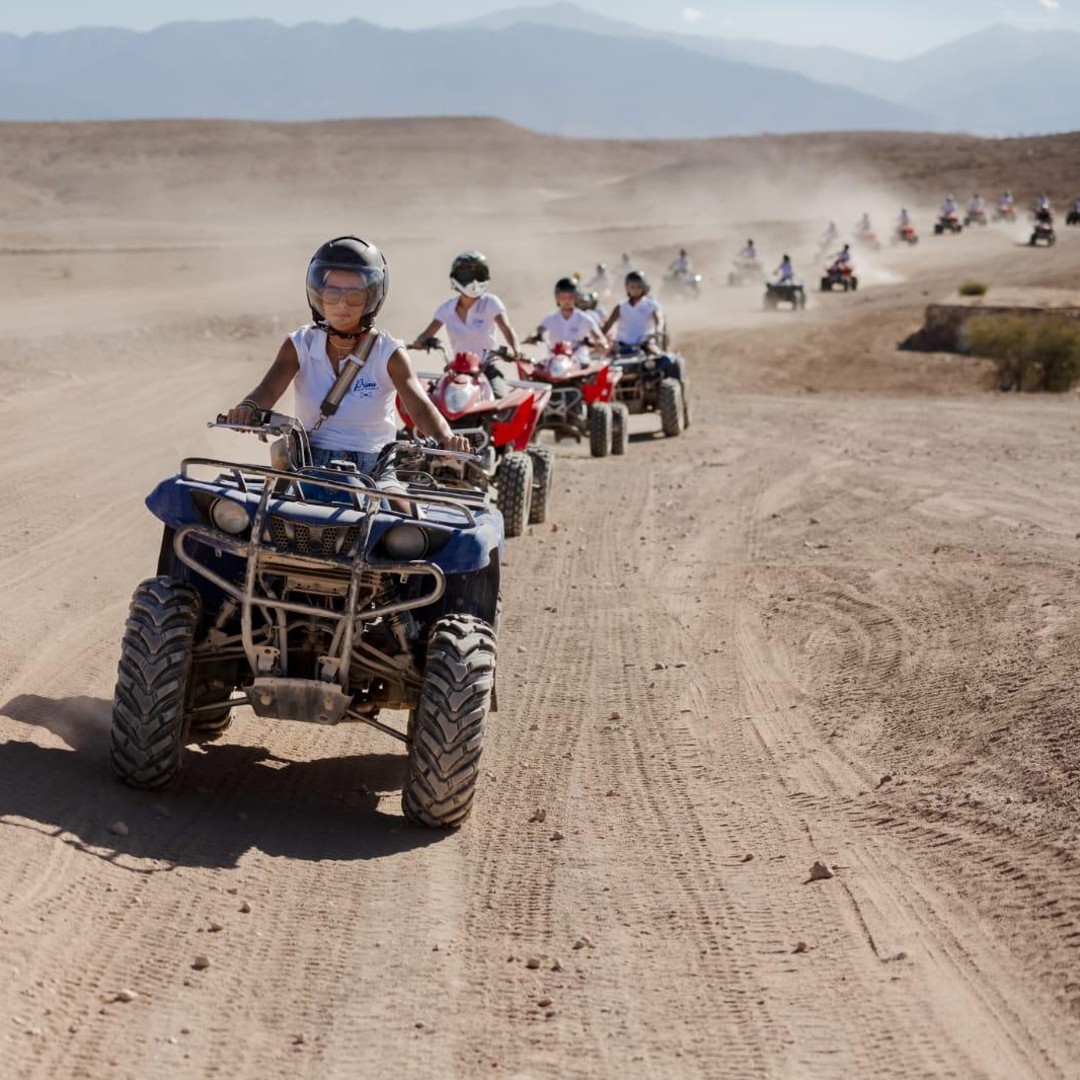 Désert d'Agafay : quad, balade à dos de chameau et déjeuner de luxe avec piscine - quad