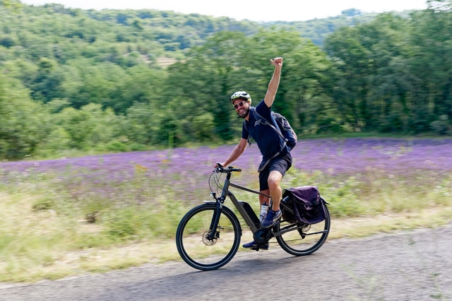 From Aix-en-Provence: Luberon Region E-Bike Full-Day tour