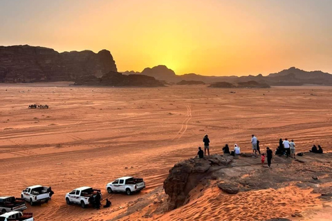 Wadi Rum: Sunset Jeep Tour with Rumsky Stargazing Activity