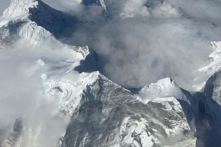 Katmandú: vuelo panorámico sobre el Everest y tour a Pashupatinath AaratiKatmandú: Vuelo panorámico sobre el Everest y tour a Pashupatinath Aarati