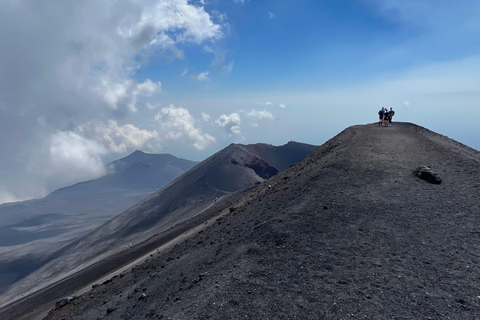Etna: Krater Centralny (3340 m n.p.m.) z kolejką linową i jeepemEtna: wycieczka do krateru centralnego (3340)