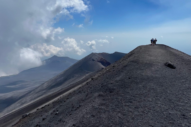 Etna: Krater Centralny (3340 m n.p.m.) z kolejką linową i jeepemEtna: wycieczka do krateru centralnego (3340)