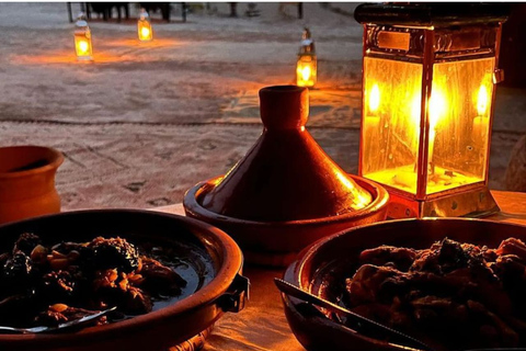 Désert d'Agafay, dîner avec les habitants du camp et promenade au coucher du soleilDésert d'Agafay, dîner chez l'habitant à la ferme, promenade au coucher du soleil