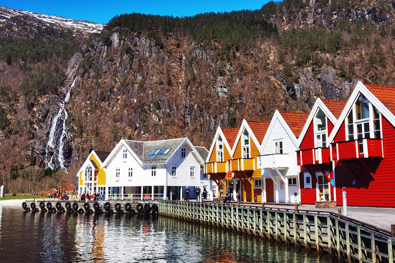 Passeio flexível ao Castelo de Modalen, Hesjedalsfossen pode ser uma caminhadaPasseio flexível para Modalen O Castelo Hesjedalsfossen