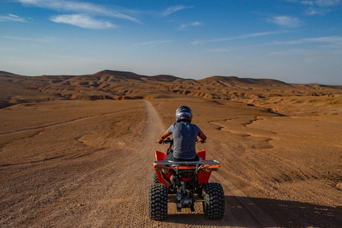 Marrakech: Giro nel deserto di Agafay in quad e cammello con cena spettacolo