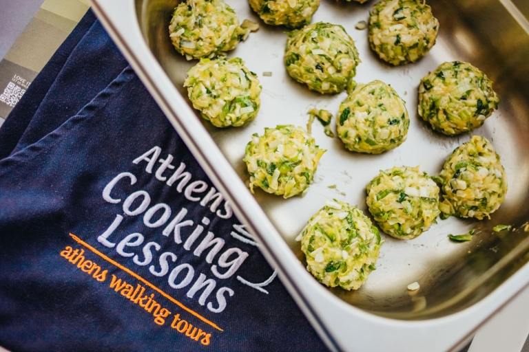 Ateny: nauka gotowania po grecku i 3-daniowa kolacjaPrywatna 4-godzinna lekcja gotowania i kolacja