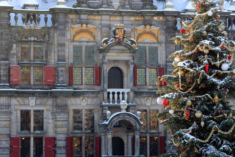 Caminhada de Natal encantadora em Delft com a Praça do Mercado Histórico