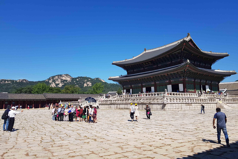 Séoul : visite matinale du palais de Gyeongbok, du musée folklorique et du templeSéoul : Palais de Gyeongbok, musée folklorique et visite du temple