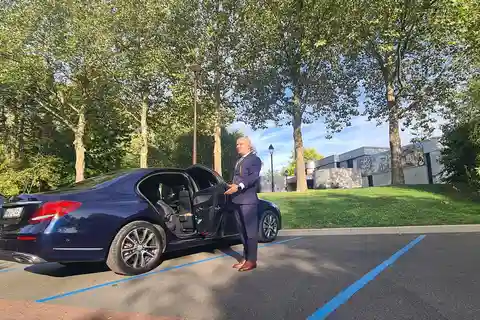 Париж: Индивидуальная экскурсия на автомобиле с водителем