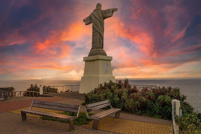 2-Day Madeira Tour: East & West with Local Guide & Tastings