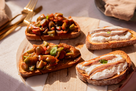 Prywatna degustacja wina z widokiem na Sagrada Familia i posiłkiem tapas