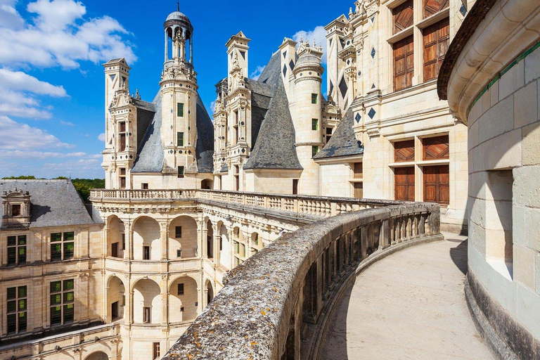 巴黎专属之旅：香波堡城堡高尔夫球车+纪念品小型货车（最多可载6人）