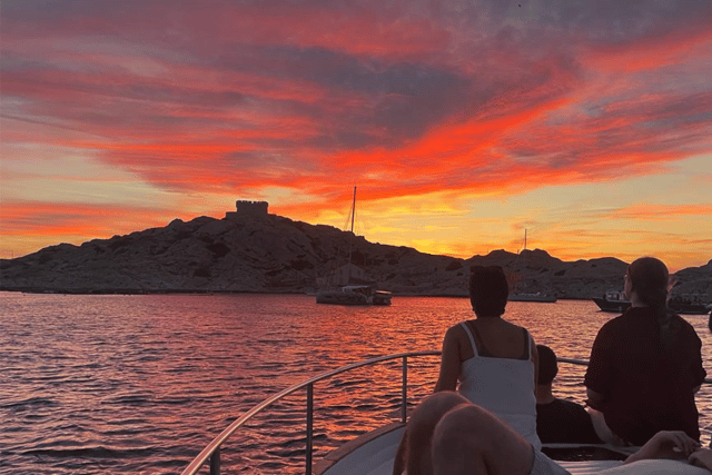 Marseille: Sunset Boat Cruise with Buffet and Wine