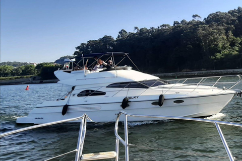 Porto: Luxury Yacht Tour of the 6 Bridges and Douro Estuary Sunset Tour