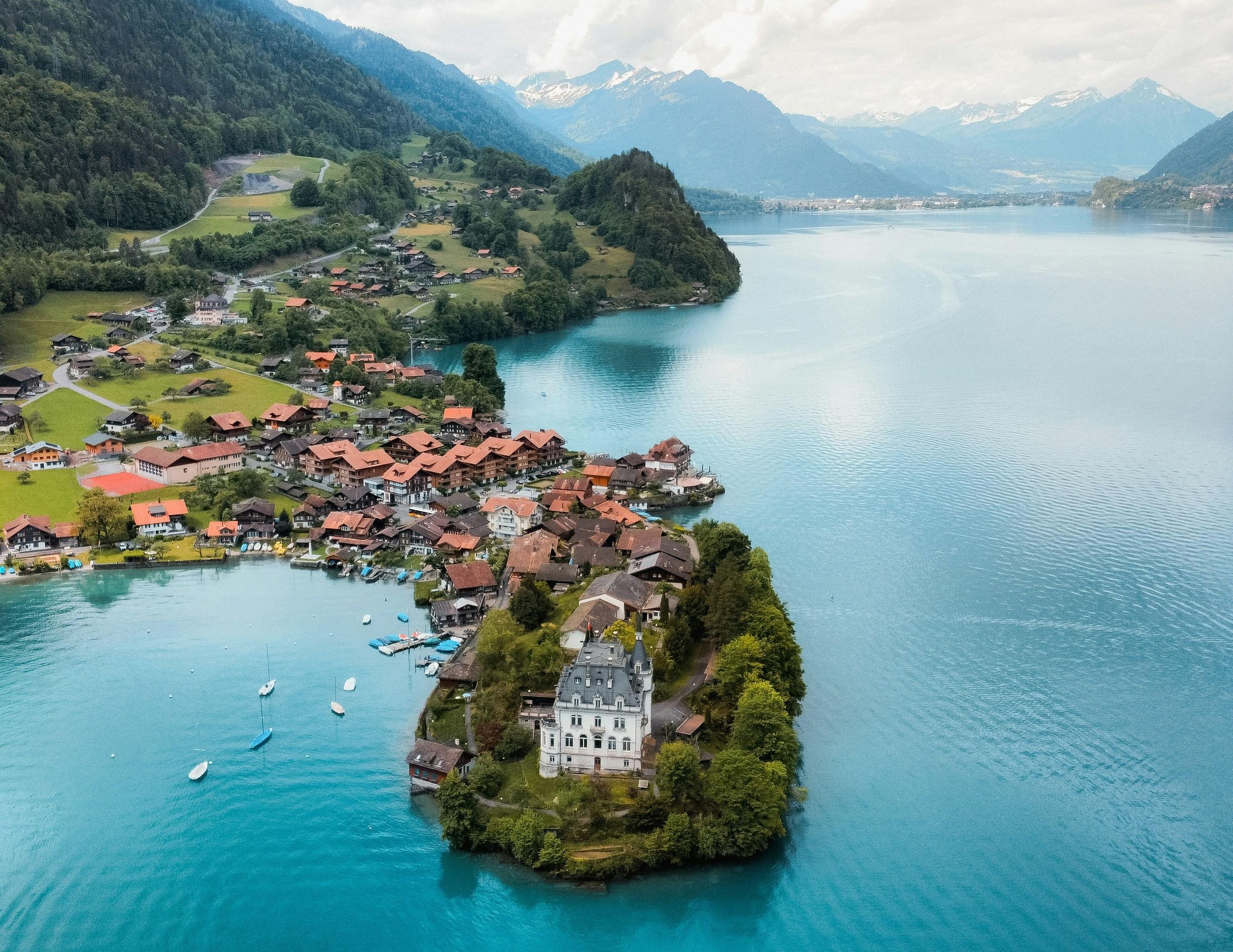 Wasserfälle, Höhlen & Panoramabrücke – Tour ab Interlaken.