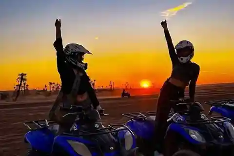 Da Marrakech: Cena nel deserto di Agafay con giro in quad e cammello