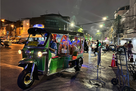 Visite nocturne de Bangkok : Nourriture, Temple et Tuk-Tuk