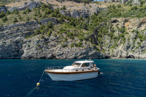 Amalfi: Private Boat Tour with Snacks and Drinks