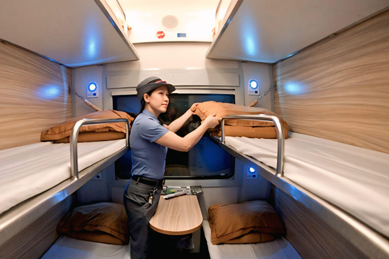Hanoi–Hue: Vietnam Train Journey Experience Hanoi–Hue: Vietnam Train Journey Experience